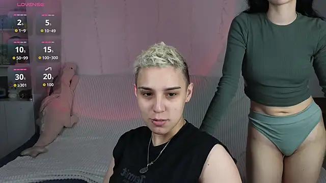 Snapshot of LuxuryLoverss chatting on 06-07-26, 03:06 LuxuryLoverss online show from 06-07-26, 03:06