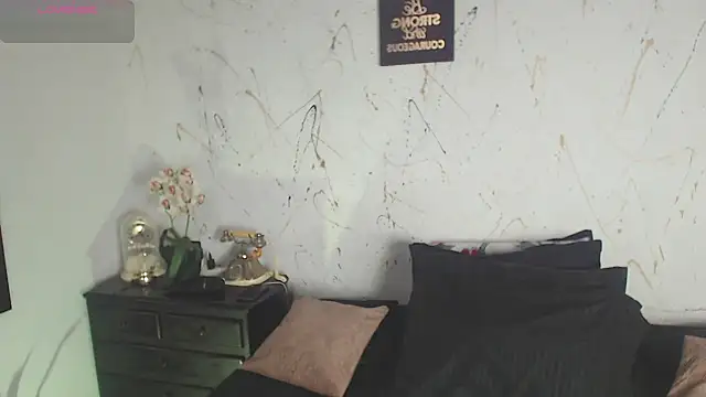 Snapshot of violeta_delavega chatting on 05-27-26, 01:37 violeta delavega online show from 05-27-26, 01:37