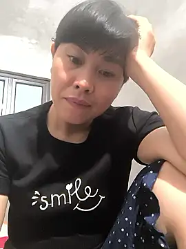 Snapshot of juicy-milu chatting on 06-12-26, 01:53 juicy-milu online show from 06-12-26, 01:53