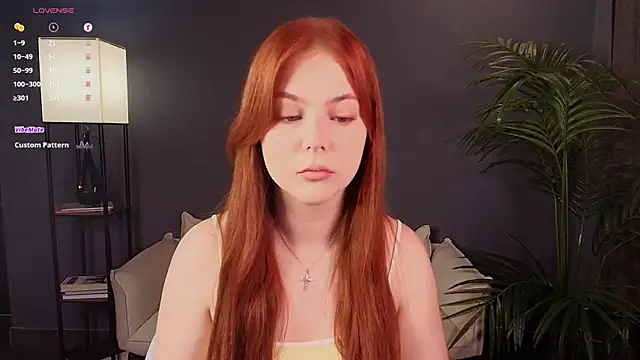 Snapshot of Elle_Funning chatting on 05-11-26, 02:57 Elle Funning online show from 05-11-26, 02:57
