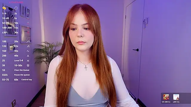 Snapshot of Elle_Funning chatting on 05-24-26, 07:25 Elle Funning online show from 05-24-26, 07:25