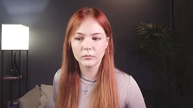 Snapshot of Elle_Funning chatting on 05-31-26, 03:23 Elle Funning online show from 05-31-26, 03:23