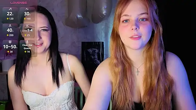Snapshot of Elle_Funning chatting on 04-18-26, 06:16 Elle Funning online show from 04-18-26, 06:16