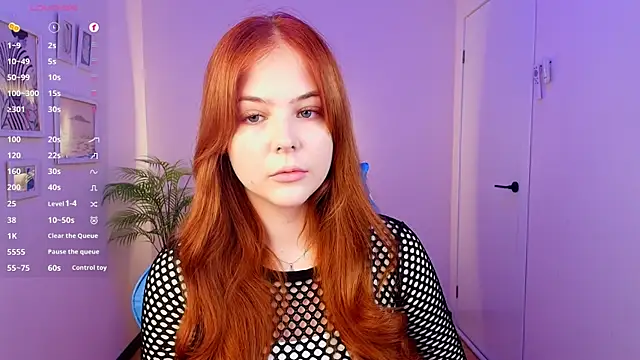 Snapshot of Elle_Funning chatting on 05-23-26, 08:57 Elle Funning online show from 05-23-26, 08:57