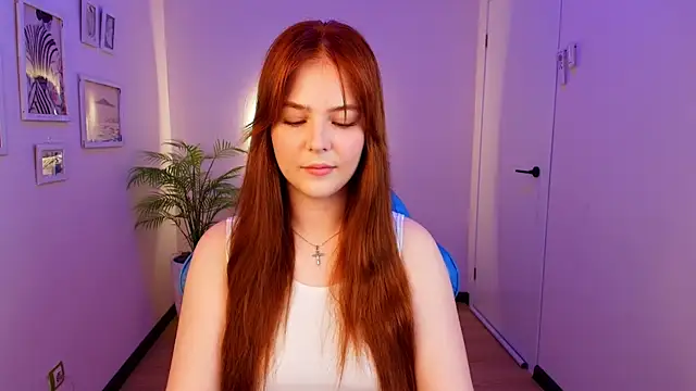Snapshot of Elle_Funning chatting on 05-06-26, 03:21 Elle Funning online show from 05-06-26, 03:21