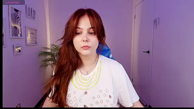 Snapshot of Elle_Funning chatting on 06-07-26, 03:50 Elle Funning online show from 06-07-26, 03:50