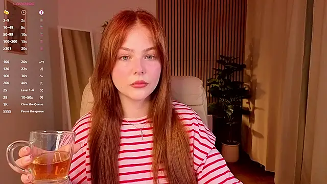 Snapshot of Elle_Funning chatting on 05-08-26, 03:10 Elle Funning online show from 05-08-26, 03:10