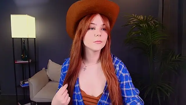 Snapshot of Elle_Funning chatting on 05-14-26, 03:25 Elle Funning online show from 05-14-26, 03:25