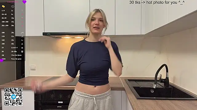 Snapshot of Carolini_i chatting on 04-27-26, 05:55 Carolini i online show from 04-27-26, 05:55