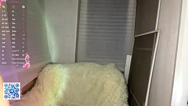 Carolini i online show from 03-12-26, 06:23