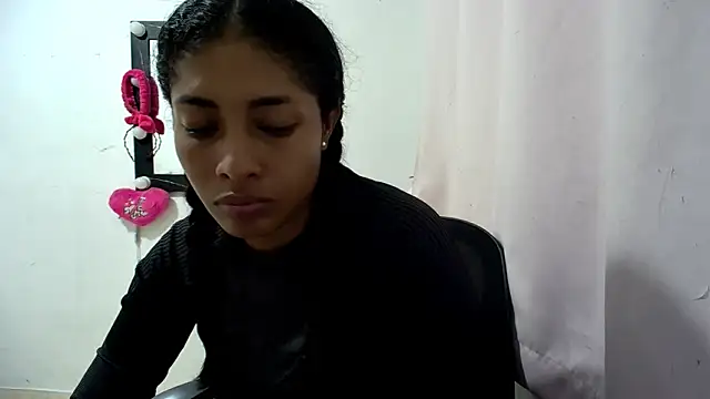 Snapshot of Couplesweethot chatting on 04-28-26, 04:28 Couplesweethot online show from 04-28-26, 04:28