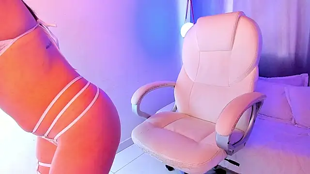 Snapshot of NixieSterling chatting on 02-28-26, 10:20 NixieSterling online show from 02-28-26, 10:20