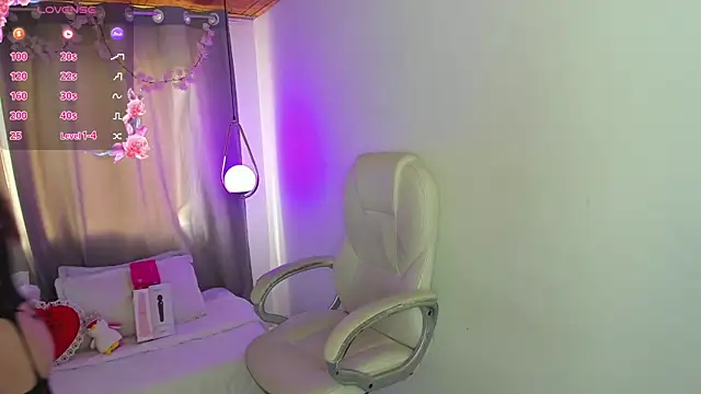 Snapshot of NixieSterling chatting on 05-15-26, 08:07 NixieSterling online show from 05-15-26, 08:07