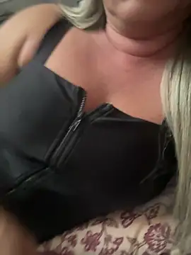 Nanda loiragostosa online show from 04-02-26, 10:49