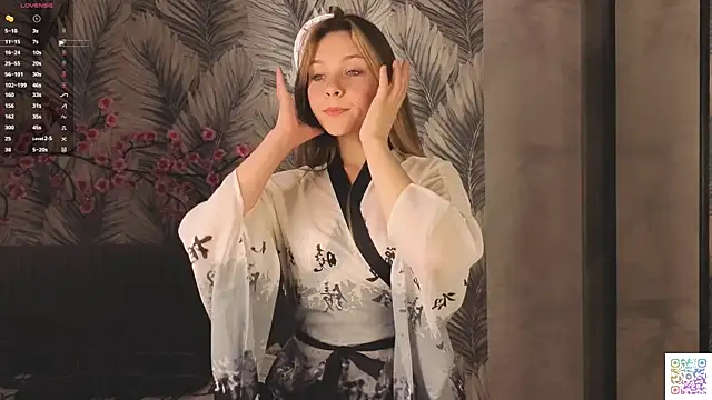 Snapshot of HinaVibe chatting on 05-21-26, 03:53 HinaVibe online show from 05-21-26, 03:53