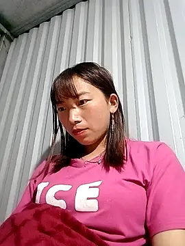 Snapshot of Xuka-xx chatting on 02-25-26, 12:27 Xuka-xx online show from 02-25-26, 12:27