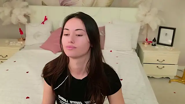 Snapshot of Lunaa_Babygirl chatting on 02-23-26, 08:37 Lunaa Babygirl online show from 02-23-26, 08:37