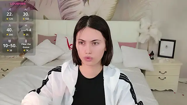 Lunaa Babygirl online show from 03-19-26, 01:44