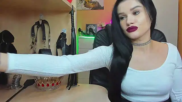 Snapshot of KristiTopxx chatting on 10-17-25, 06:32 KristiTopxx online show from 10-17-25, 06:32
