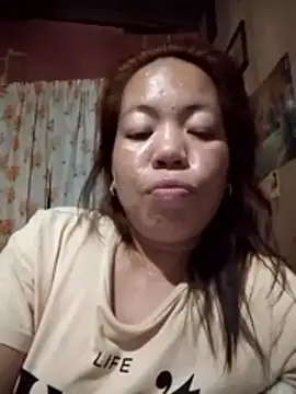 Snapshot of sweet_lhyn chatting on 05-22-26, 01:09 sweet lhyn online show from 05-22-26, 01:09