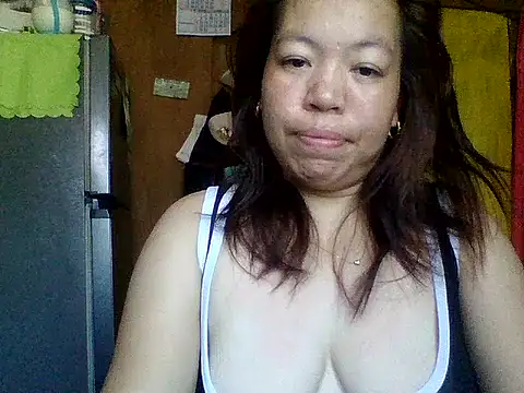 Snapshot of sweet_lhyn chatting on 06-16-26, 04:34 sweet lhyn online show from 06-16-26, 04:34