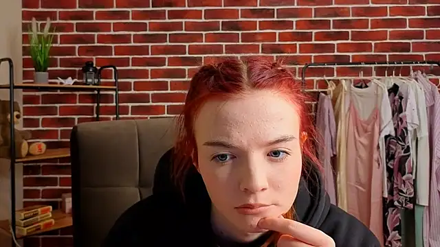 LauraaStokes online show from 03-05-26, 10:56