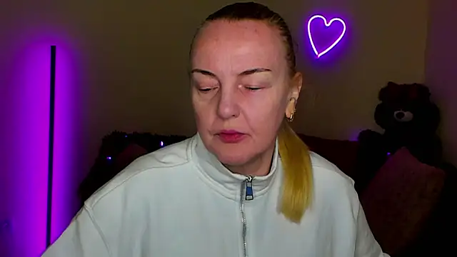 Snapshot of Bella_soulmate chatting on 04-26-26, 11:29 Bella soulmate online show from 04-26-26, 11:29