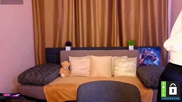 Snapshot of Bella_soulmate chatting on 04-19-26, 05:30 Bella soulmate online show from 04-19-26, 05:30