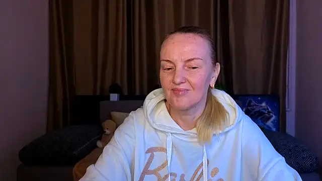 Snapshot of Bella_soulmate chatting on 06-05-26, 06:52 Bella soulmate online show from 06-05-26, 06:52
