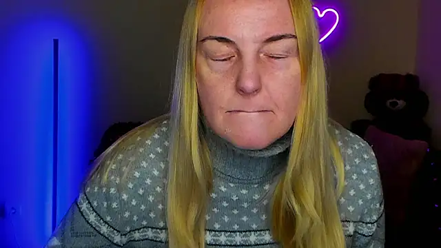 Snapshot of Bella_soulmate chatting on 04-21-26, 11:28 Bella soulmate online show from 04-21-26, 11:28