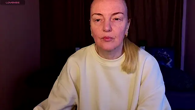 Snapshot of Bella_soulmate chatting on 05-01-26, 05:23 Bella soulmate online show from 05-01-26, 05:23