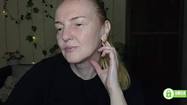 Snapshot of Bella_soulmate chatting on 05-13-26, 11:28 Bella soulmate online show from 05-13-26, 11:28