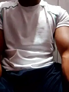 Snapshot of Rodr_go14 chatting on 04-28-26, 02:38 Rodr go14 online show from 04-28-26, 02:38