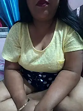 Moonae online show from 04-17-26, 01:36