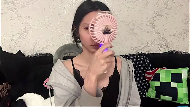 kishagrayone online show from 05-12-26, 01:39