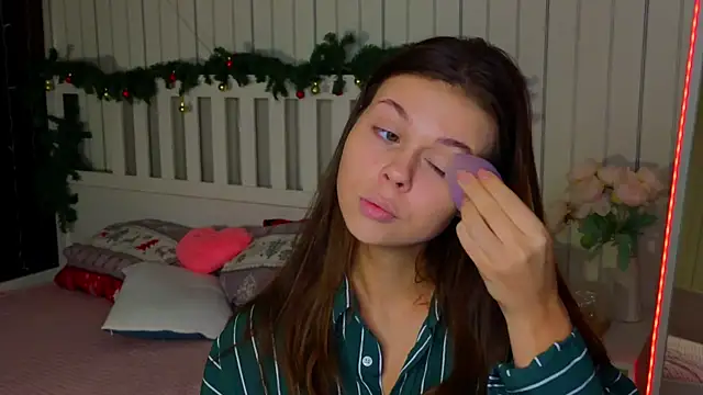 EarthaLevra online show from 03-08-26, 09:07