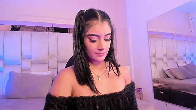 KatherineRuiz  online show from 06-11-26, 12:13
