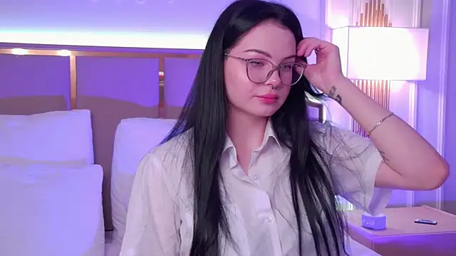 Snapshot of CindyMil chatting on 06-21-26, 06:30 CindyMil online show from 06-21-26, 06:30