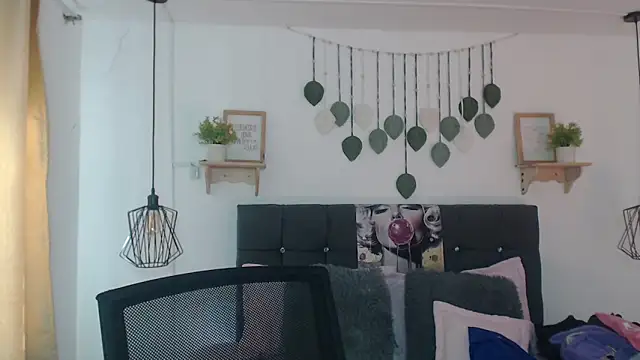 Emma hassani online show from 04-08-26, 02:07