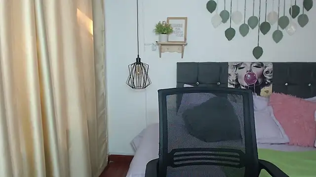 Emma hassani online show from 04-04-26, 01:39