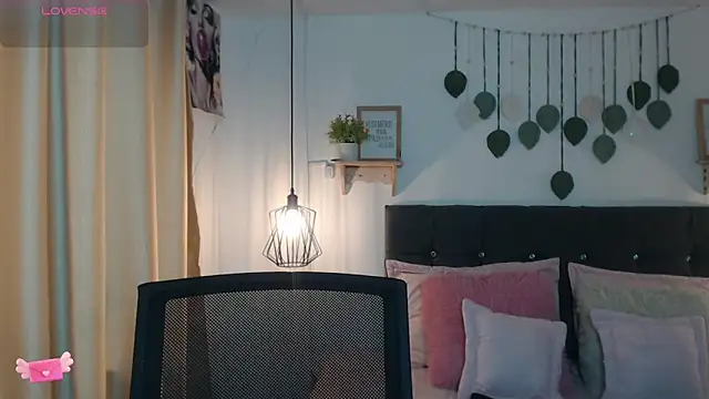 Emma hassani online show from 03-28-26, 02:29