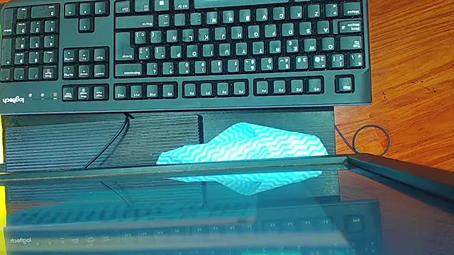 Emma hassani online show from 04-17-26, 01:25