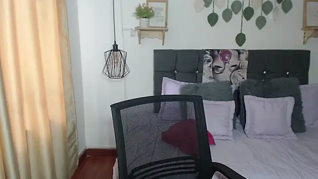 Emma hassani online show from 04-11-26, 02:10