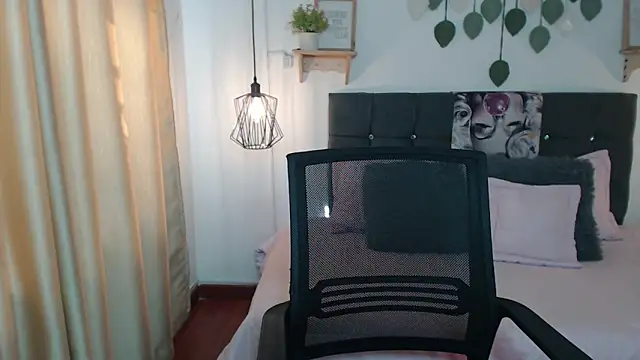 Emma hassani online show from 04-09-26, 02:01