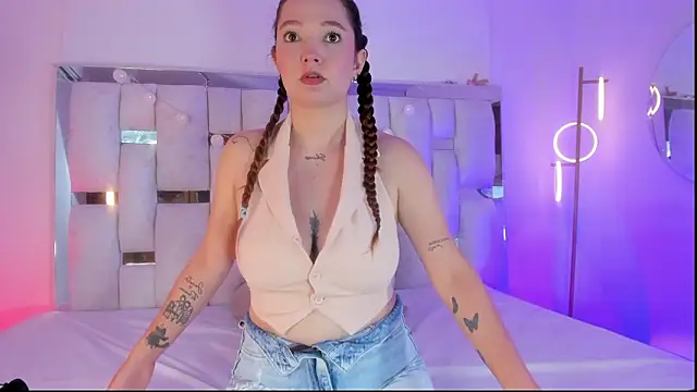 HecateCorvin online show from 02-24-26, 12:28