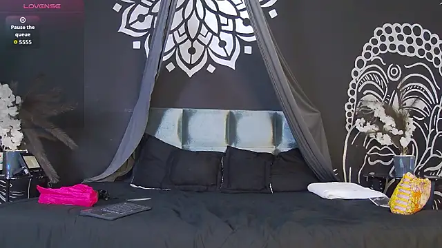 Luna Dante fox online show from 03-08-26, 02:53