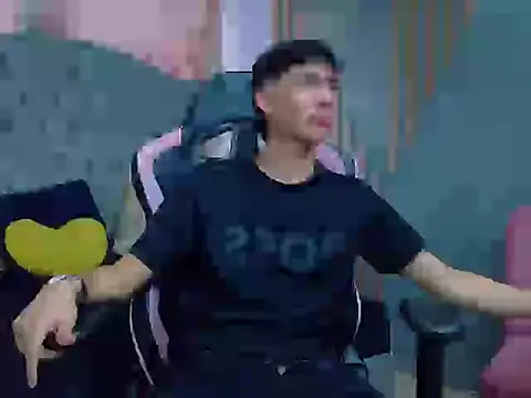 Snapshot of AronTawers chatting on 02-25-26, 09:14 AronTawers online show from 02-25-26, 09:14