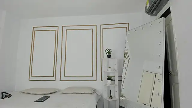 emily gaviria1 online show from 03-26-26, 12:03