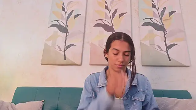 Snapshot of emily_gaviria1 chatting on 07-27-26, 12:23 emily gaviria1 online show from 07-27-26, 12:23