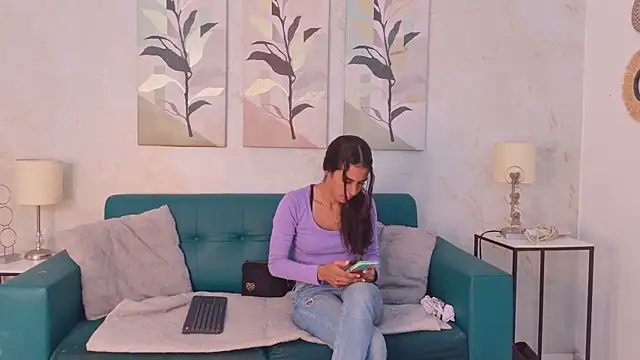 Snapshot of emily_gaviria1 chatting on 07-25-26, 12:33 emily gaviria1 online show from 07-25-26, 12:33